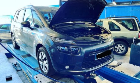 Diagnostic Electronique et Révision Complète dans notre Garage à la Plaine Saint Paul avant un devis de réparation sur ce Citroën C4 Picasso